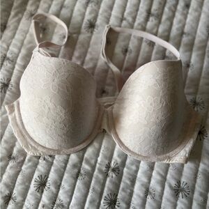 Elegant Lace Women's Bra in Cream